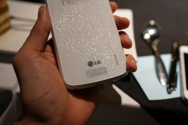 nexus-4-white-4